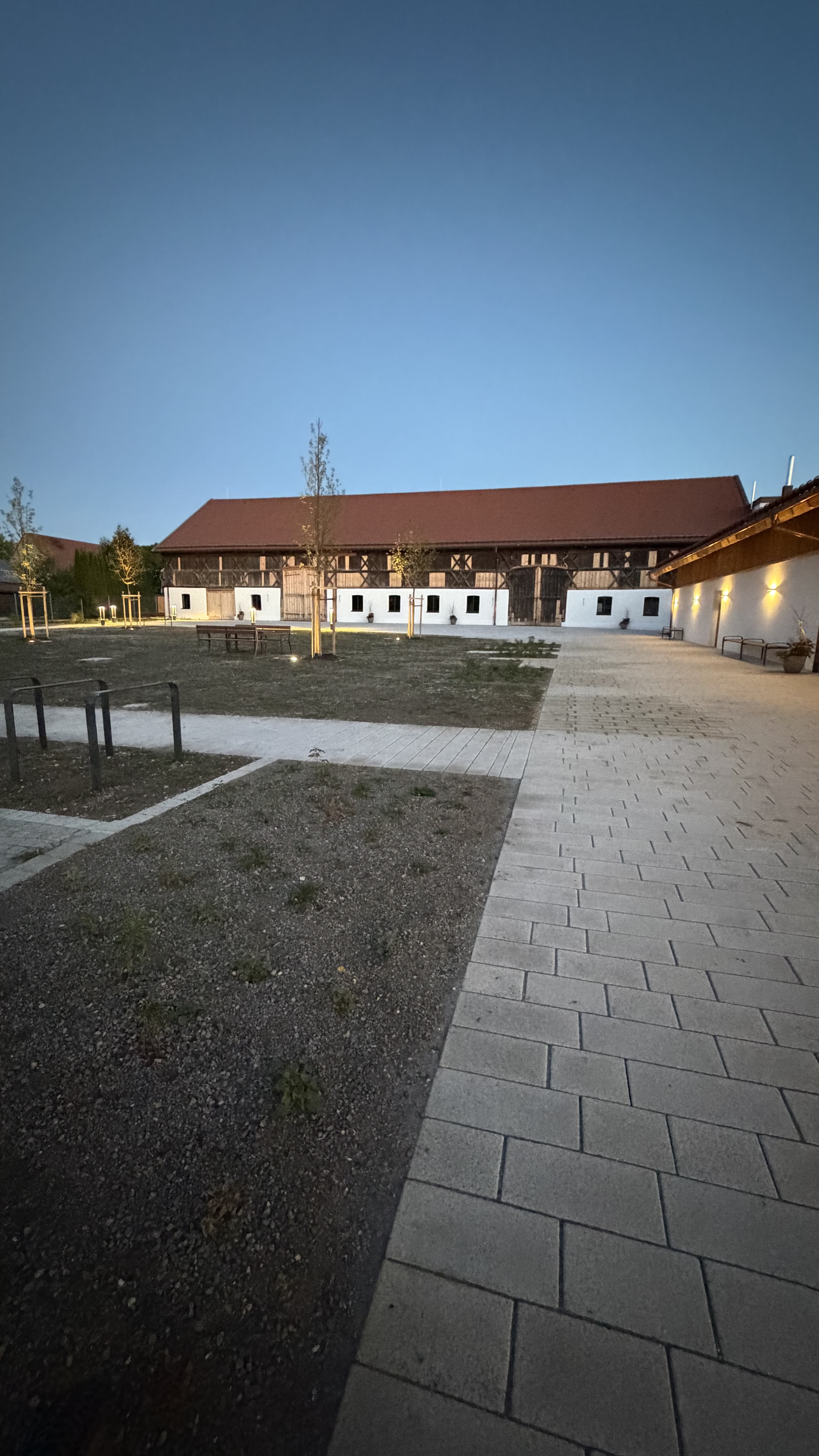 Außenbereich des Zitzmerstadls – Innenhof und Vorplatz